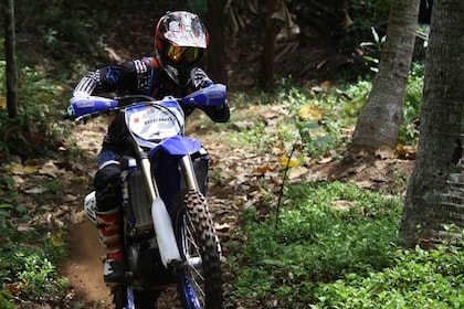 Tabanan: aventura de motocross de enduro por el sendero de la jungla