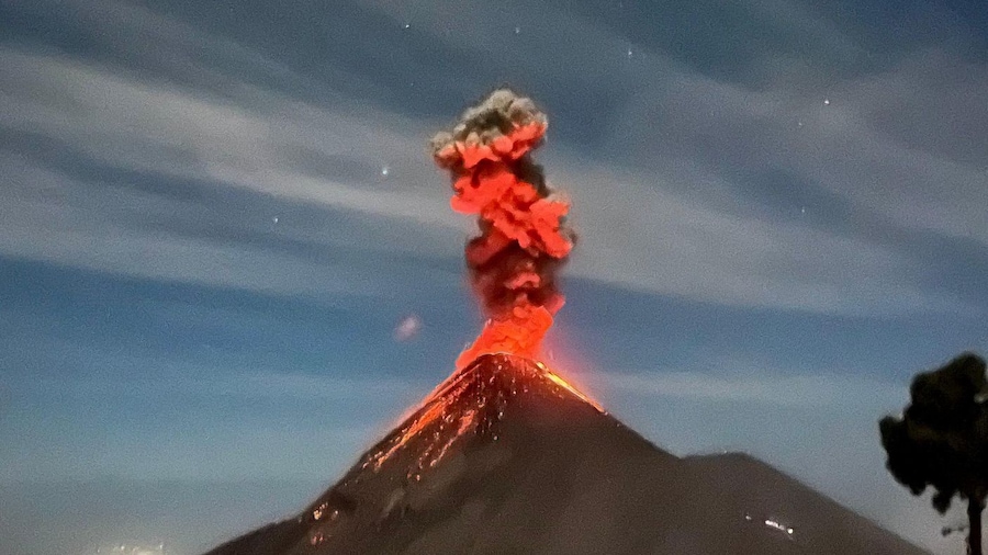 From Antigua: 2-Day Acatenango Volcano Hiking Tour with Food