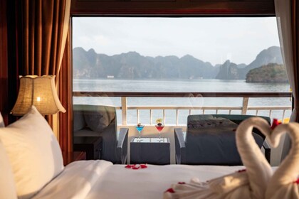 Ha Long Bay: 2-daagse cruise met privébalkon