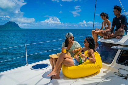 Ile Aux Benitiers: Private Full-Day Cruise