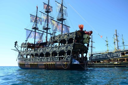 Alanya: Pirates Boat Tour with Lunch and Drinks