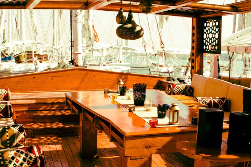 Picture 3 for Activity Cairo: 2-Hour River Nile Cafelluca Cruise with Meals