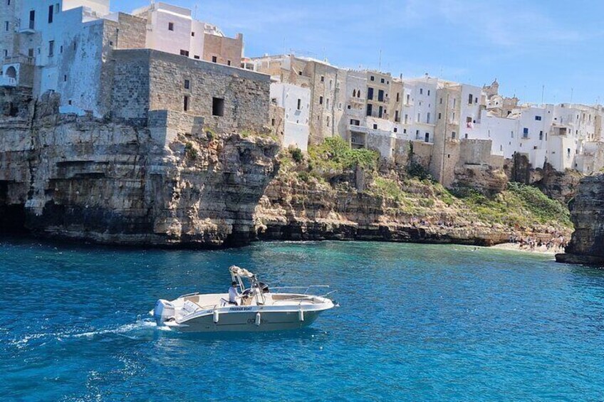 Polignano by boat excursion of groups with aperitif 