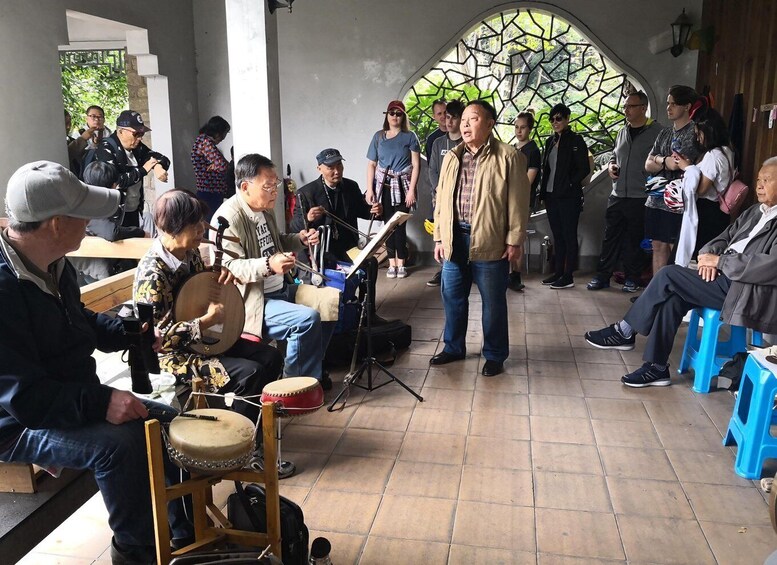 Picture 7 for Activity Shanghai: Herb Market, Taoist Temple and Tai Chi Bike Tour