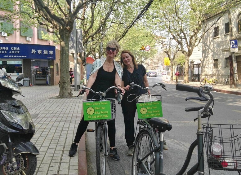 Picture 3 for Activity Shanghai: Herb Market, Taoist Temple and Tai Chi Bike Tour