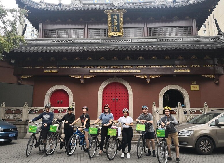 Picture 5 for Activity Shanghai: Herb Market, Taoist Temple and Tai Chi Bike Tour