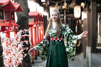 Private Antique Kimono and Hakama Dressing at a Hidden Salon