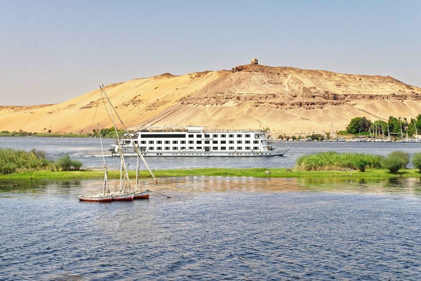 From Aswan: 4-Day Nile Cruise with Tours, Pickup & Drop-off