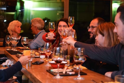 Athènes : Visite de dégustation de nourriture et de vin la nuit