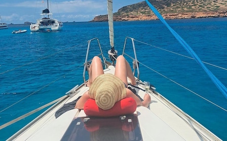 Ibiza: Dagstur med seiling til Cala Comte