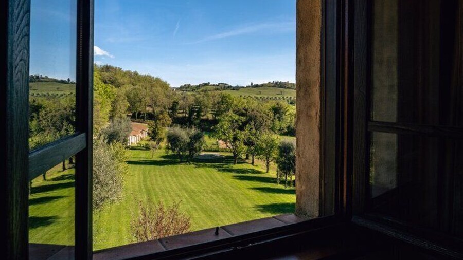 3-day private experience as a winemaker at a wine resort in Tuscany