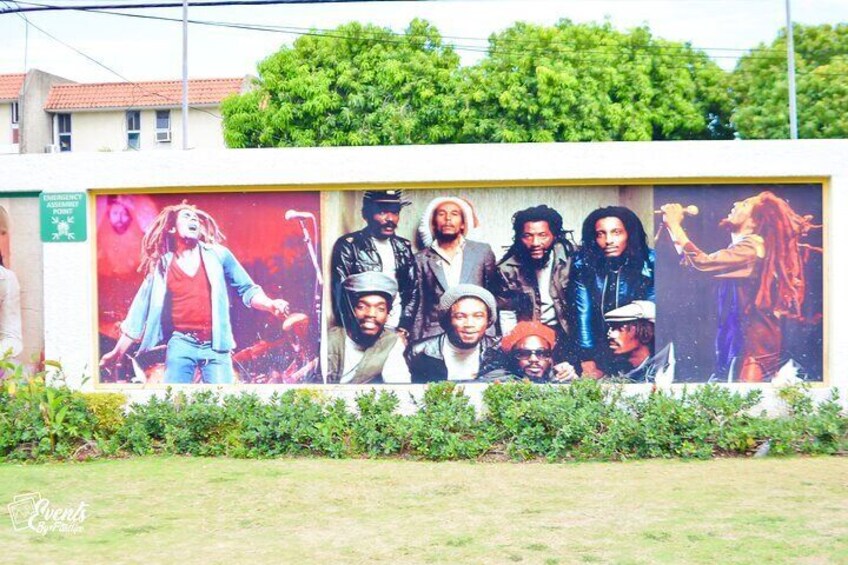 Private Tour in Bob Marley Museum with Lunch at Hellshire Beach