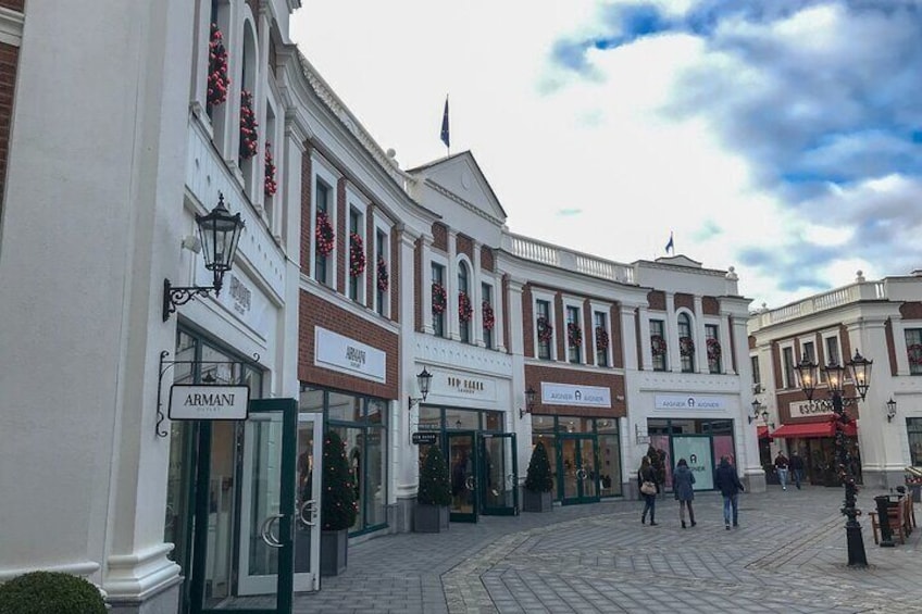 Private Shopping Tour from Hamburg hotels to Outlet Neumünster
