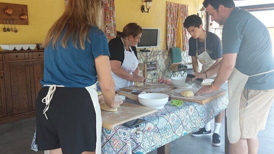 Fettuccine and ravioli cooking class with aperitif and lunch
