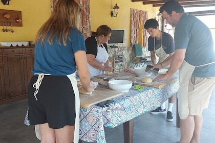 Fettuccine and ravioli cooking class with aperitif and lunch