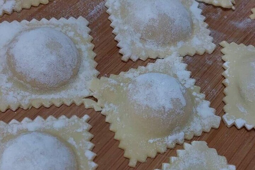 Fettuccine and ravioli cooking class with aperitif and lunch