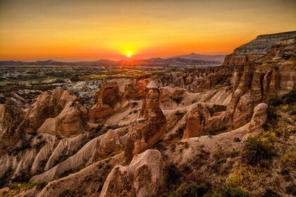 Kappadokian auringonlasku ja yökierros illallisella