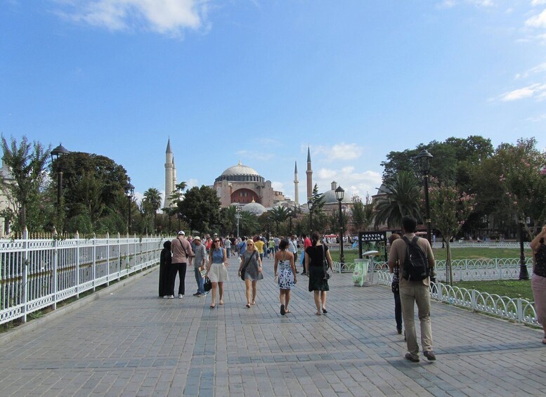 Picture 13 for Activity Istanbul: Topkapi, Hagia Sophia and Basilica Cistern Tour