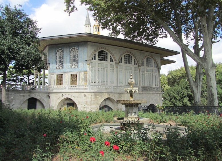 Picture 28 for Activity Istanbul: Topkapi, Hagia Sophia and Basilica Cistern Tour