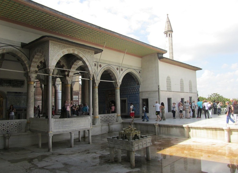 Picture 24 for Activity Istanbul: Topkapi, Hagia Sophia and Basilica Cistern Tour