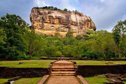 Sri Lanka Bentota: Day Trip to Sigiriya and Dambulla Temple