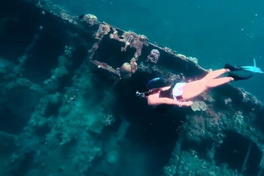 Coron Island Hopping Tour B with Skeleton Wreck & Barracuda Lake
