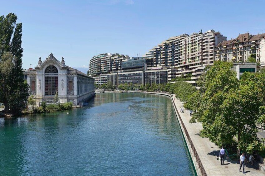 Private Family Walking Tour in Pearls of Geneva