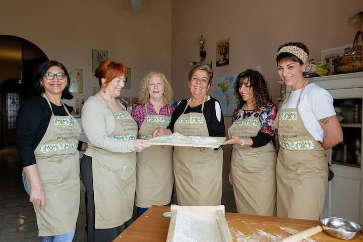 The grandmothers of Commerce Square. The taste of old traditions