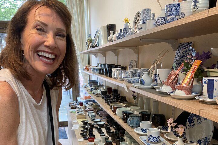 The face of a pottery fan.