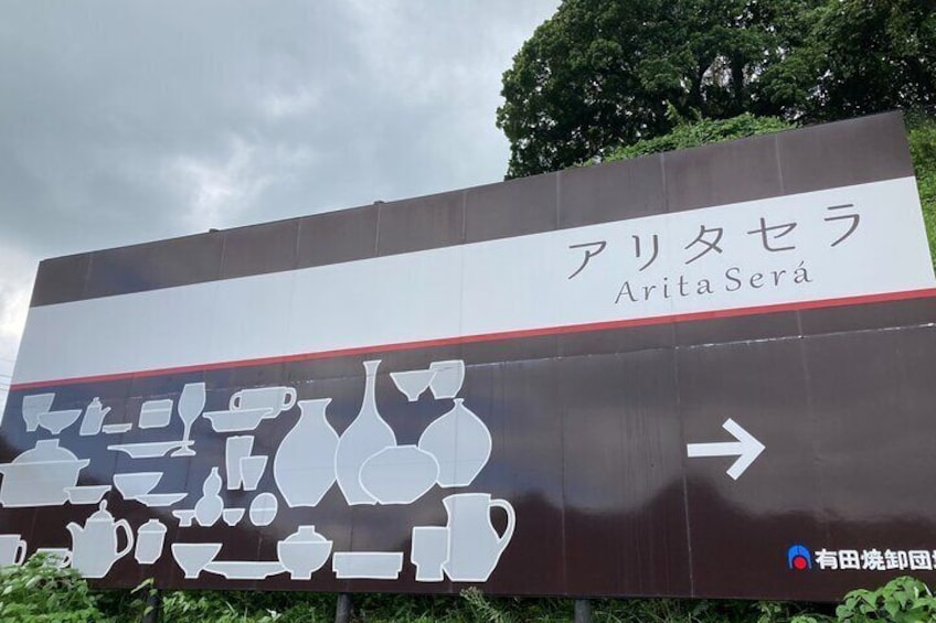 Arita Sera Porcelain shops for a delicious lunch.