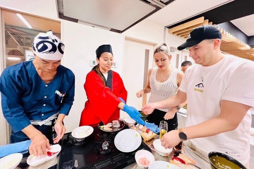 You can have fun making sushi while being taught by a female teacher.