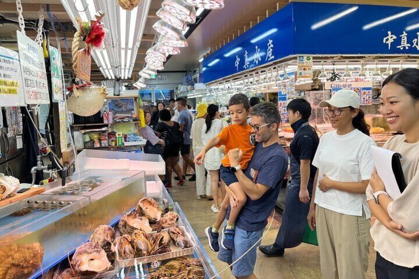 Children can also visit the market together.