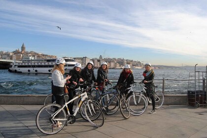 Istanbul : Eurasia Bike et Boat Half-Day excursion