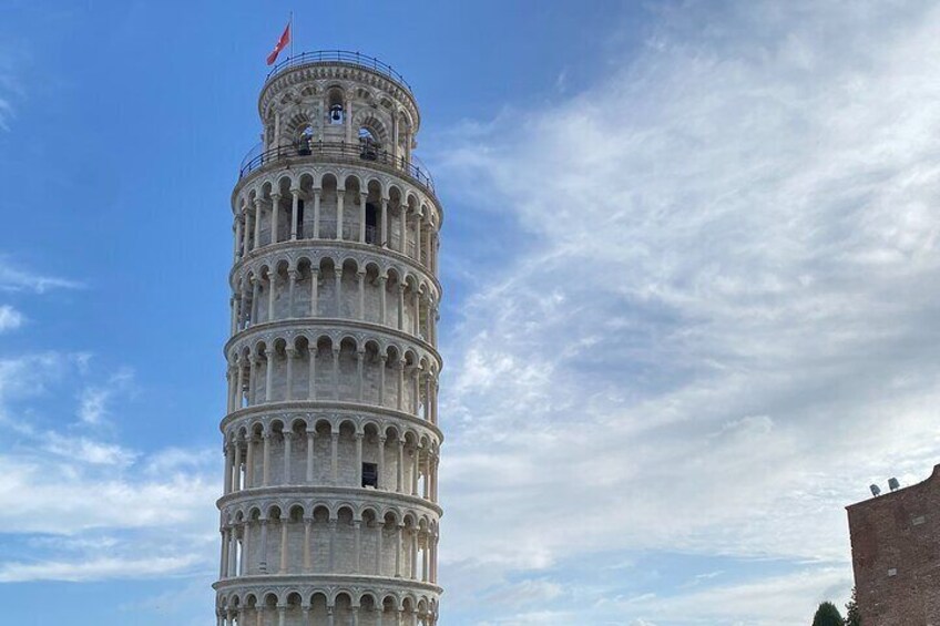 Lucca City Tour and Pisa Tower with Wine Tasting in Livorno Port