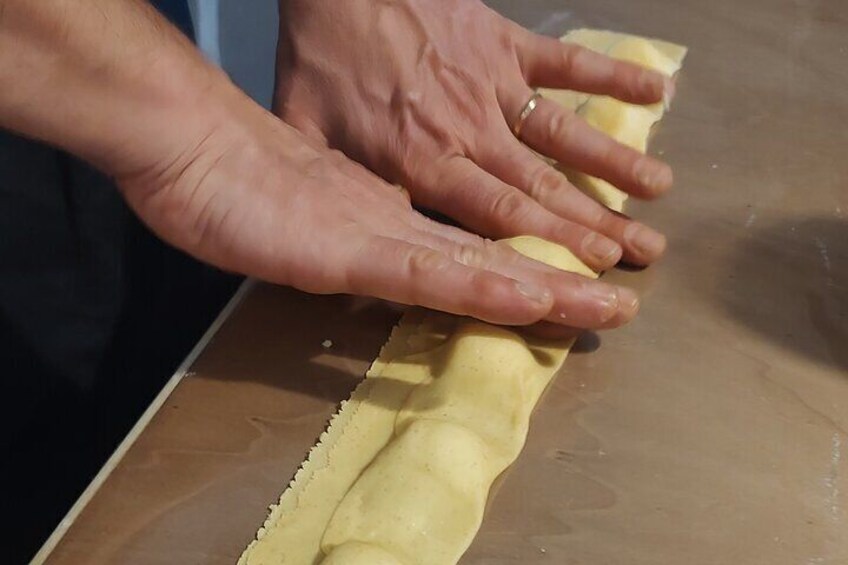 Fresh pasta lesson of Tortelli, Tagliatelle and good wine!