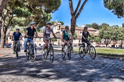ทัวร์พร้อมไกด์ E-Bike ของ Appian Way และอัญมณีที่ซ่อนอยู่ในกรุงโรม