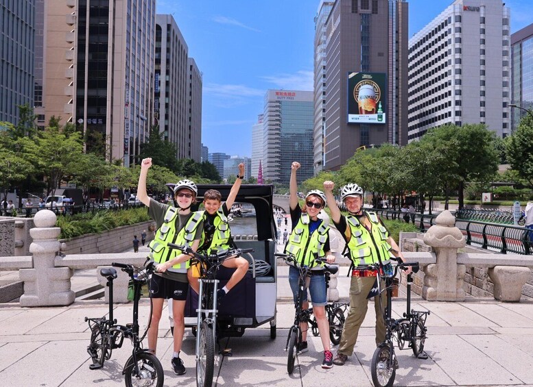 Picture 4 for Activity Seoul: City Highlights Morning eBike Tour