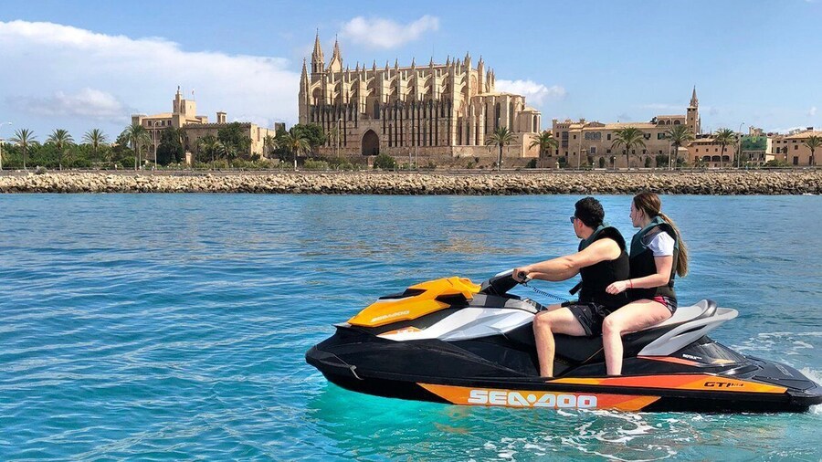 Palma de Mallorca: Jetski Tour to Palma Cathedral