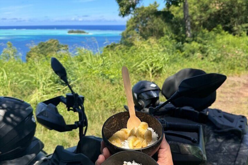 Guided tour of the island and its escapades in Tahaa in Quad