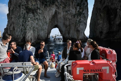 Capri: gita in barca sull'isola e visita alla Grotta Azzurra