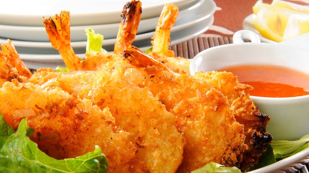 Fried shrimp with dipping sauce