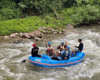 Phuket: Cueva de los monos, rafting en agua, tirolesa con opción de cuatrim...