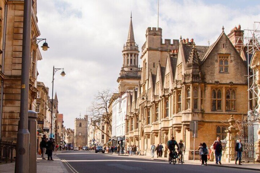 Private Unique Sites of Oxford Family Walking Tour