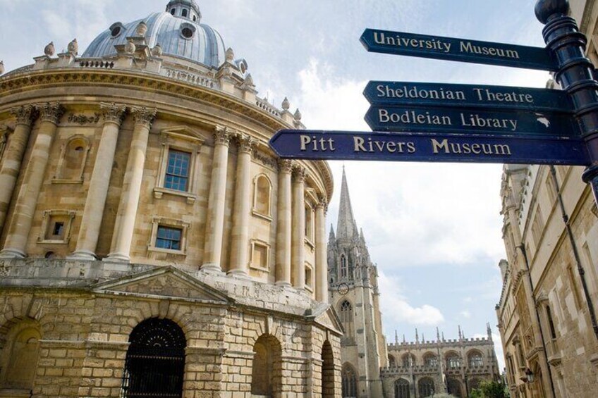 Private Unique Sites of Oxford Family Walking Tour