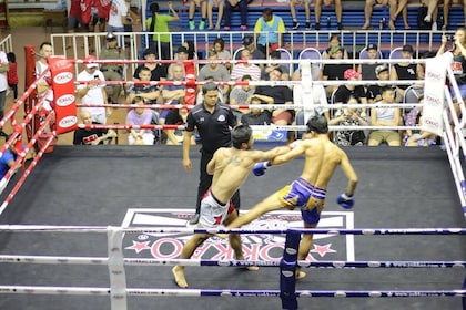 Patong: entrada de muay thai al estadio de boxeo bangladesí