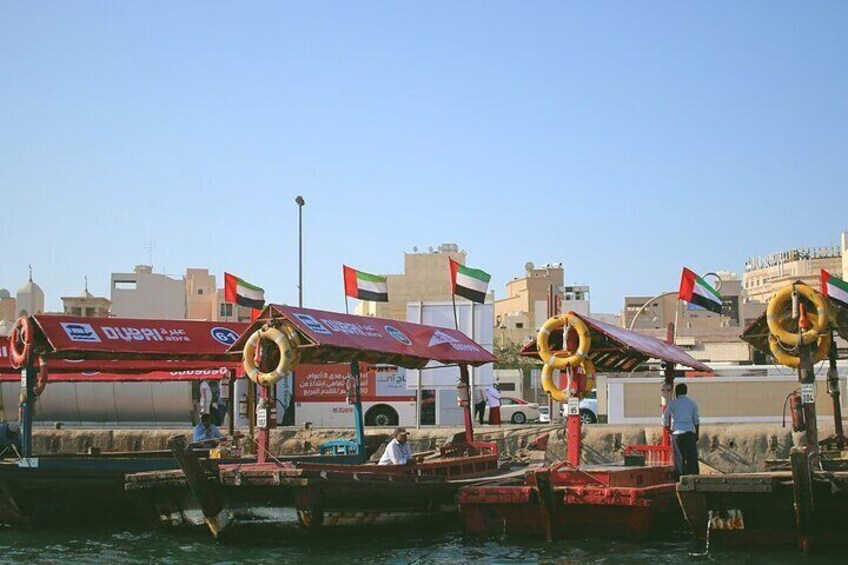 Dubai Souks, Museum Guided Tour with Boat Ride and Food Tastings