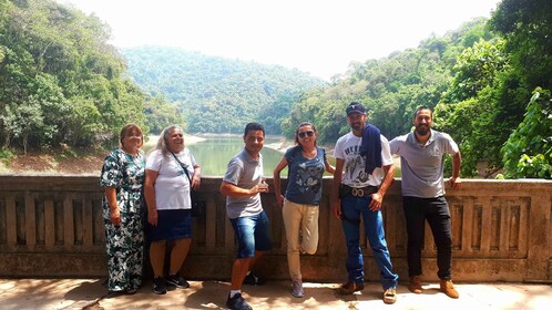 São Paulo: randonnée dans le parc naturel de Cantareira dans la forêt tropi...