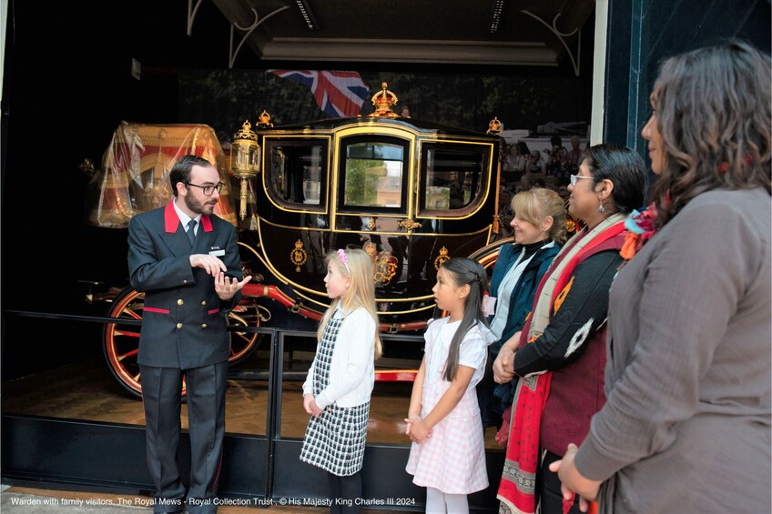 Buckingham Palace or Royal Mews Entry with London Walking Tour
