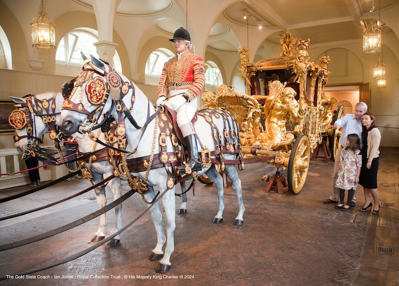 Buckingham Palace or Royal Mews Entry with London Walking Tour