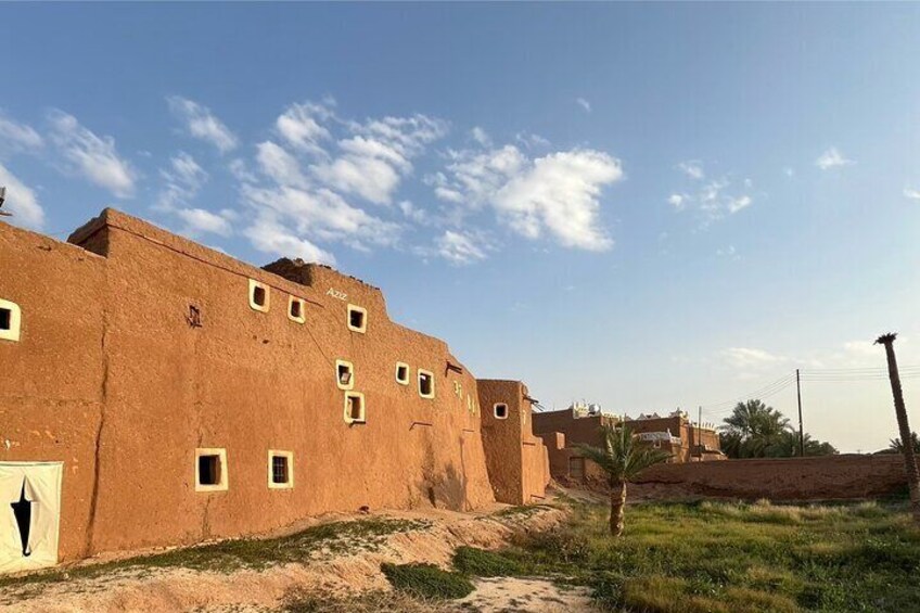 Ushaiqer Heritage Tour from Riyadh with Dinner